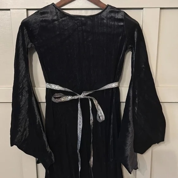 California Costume Vampire Girl Halloween Costume Red & Black Velvet Dress 8-10 - Picture 7 of 13